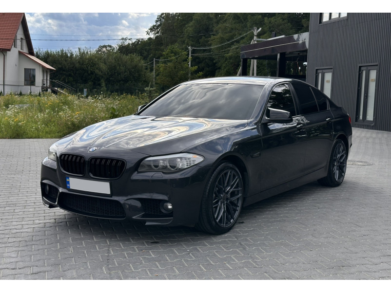 Передній бампер  ( стиль M5 ) під туманки на BMW 5 Series F10 / F11 2010-2017 року