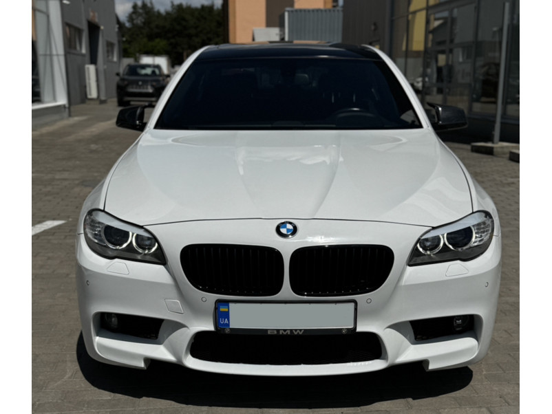Передній бампер  ( стиль M5 ) під туманки на BMW 5 Series F10 / F11 2010-2017 року