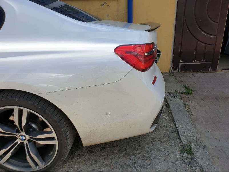 Спойлер Чорний глянець V1 на BMW 7 Series G11 / G12 2015-2019 року