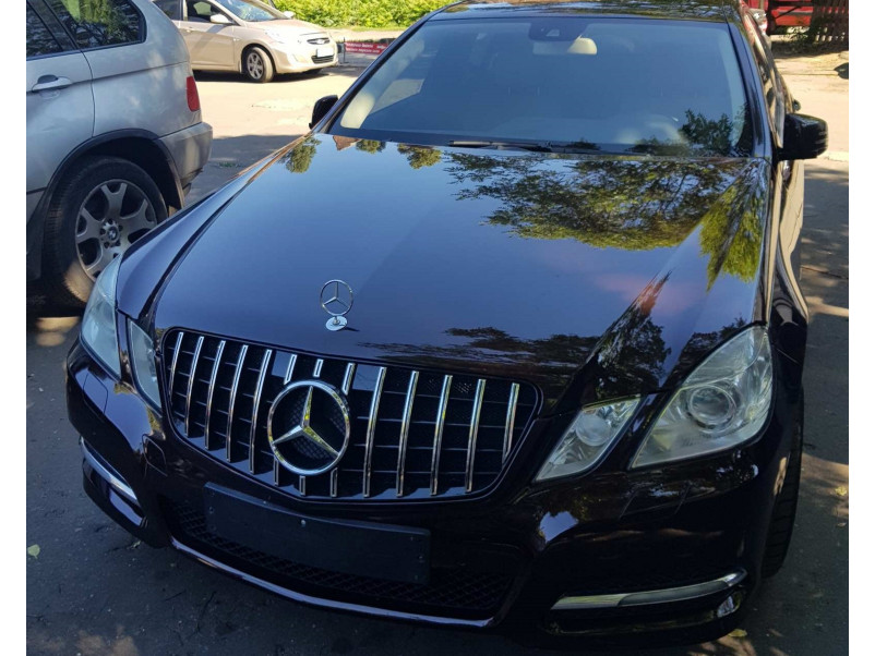 Решітка радіатора Chrome Black GT на Mercedes-Benz E-Class W212 2009-2013 року