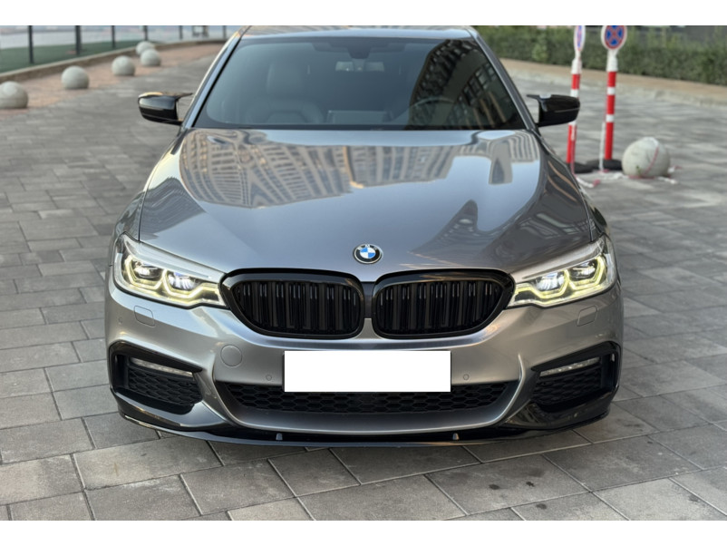 Губа ( переднього бампера ) Чорний глянець ( M-Performance ) V1 на BMW 5 Series G30 / G31 2017-2020 року