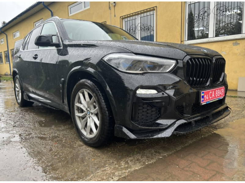 Губа ( переднього бампера ) Чорний глянець  на BMW X5 G05 2018-2022 року