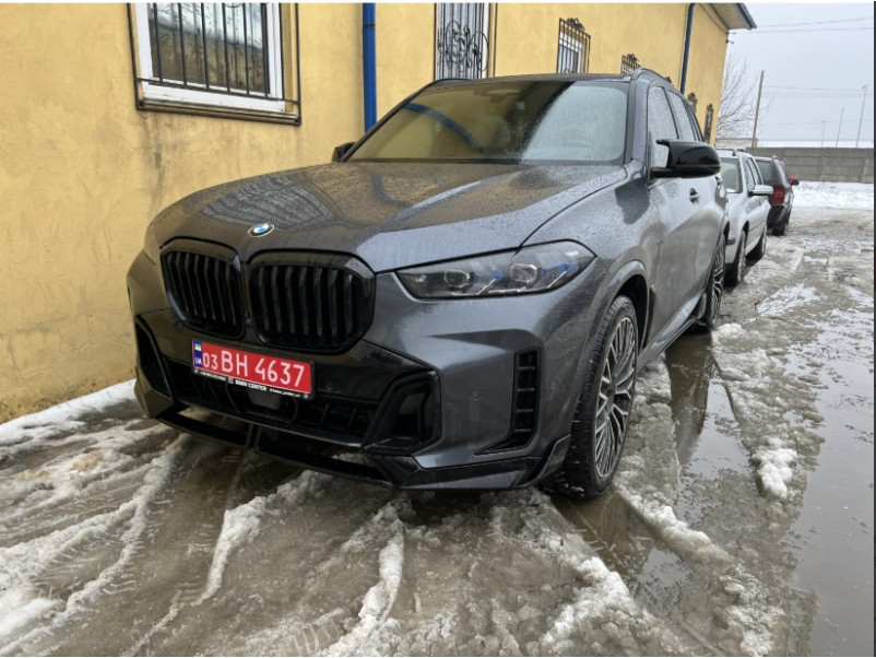 Губа ( переднього бампера ) Чорний глянець  на BMW X5 G05 2023-2025 року