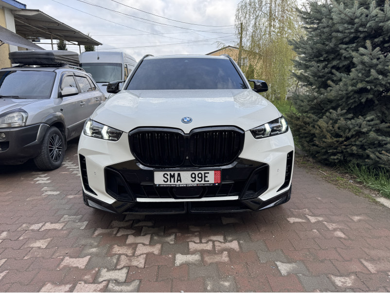 Губа ( переднього бампера ) Чорний глянець  на BMW X5 G05 2023-2025 року