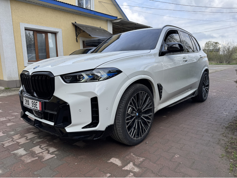 Губа ( переднього бампера ) Чорний глянець  на BMW X5 G05 2023-2025 року