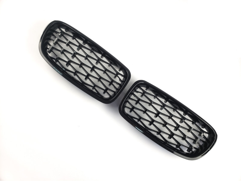 Ніздрі Diamond All Black  на BMW 3 Series F30 / F31 2011-2018 року