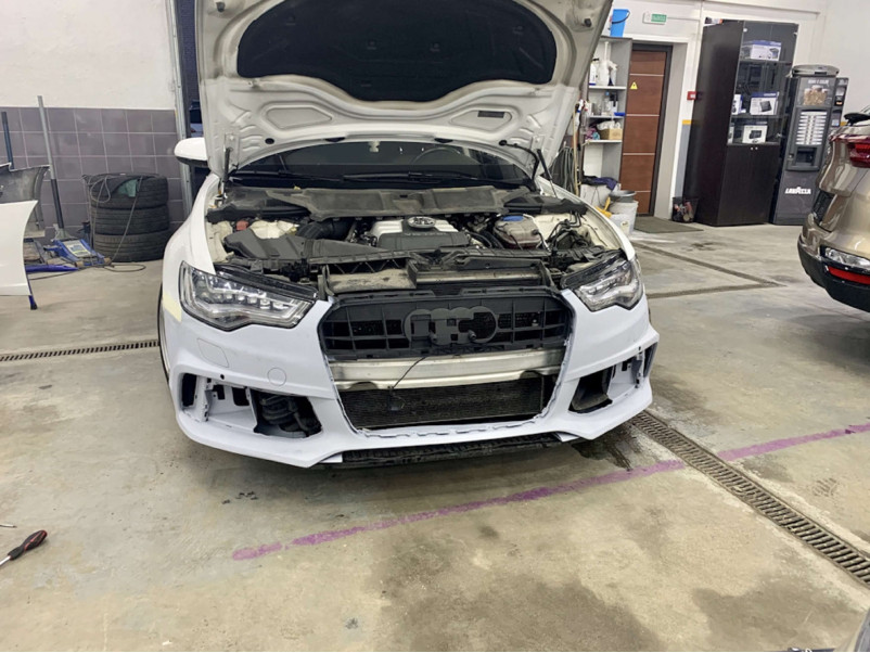 Передній бампер  ( в стилі RS6 ) на Audi A6 C7 2011-2014 року