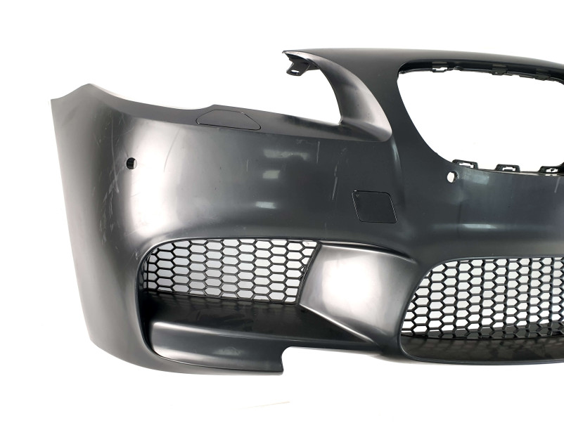 Передній бампер  ( стиль M5 ) на BMW 5 Series F10 / F11 2010-2017 року