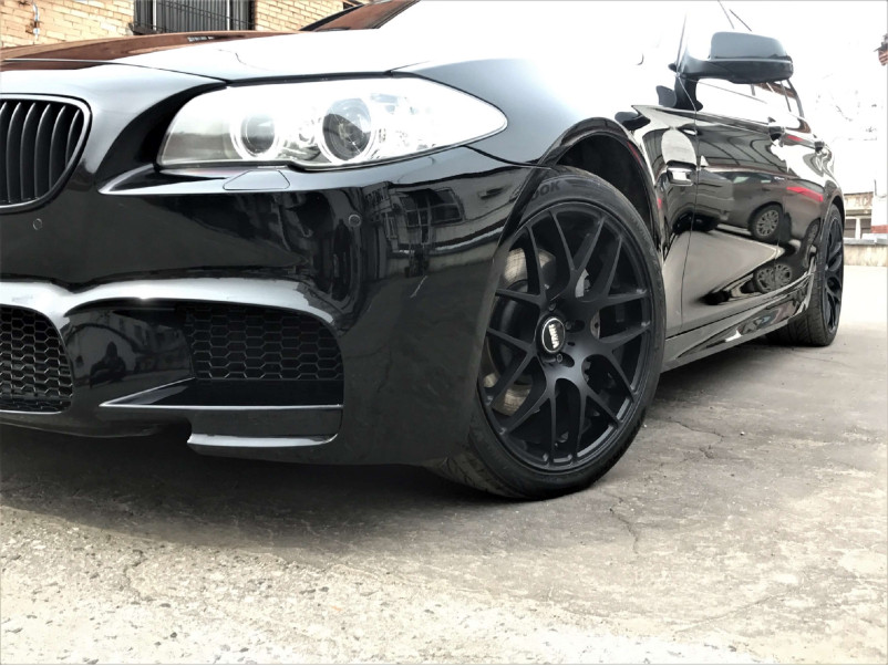 Передній бампер  ( стиль M5 ) на BMW 5 Series F10 / F11 2010-2017 року