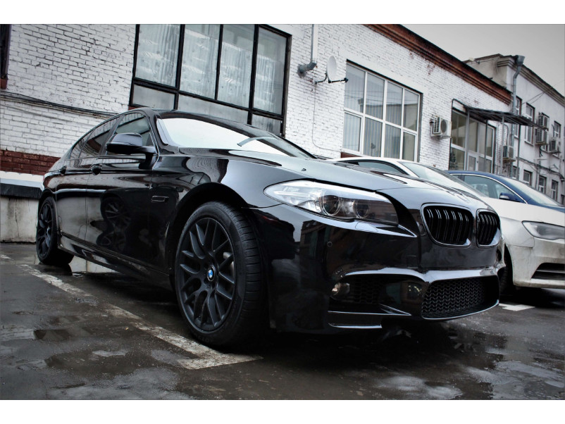 Передній бампер  ( стиль M5 ) на BMW 5 Series F10 / F11 2010-2017 року