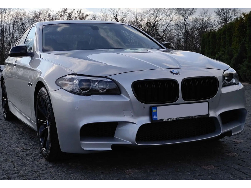 Передній бампер  ( стиль M5 ) на BMW 5 Series F10 / F11 2010-2017 року