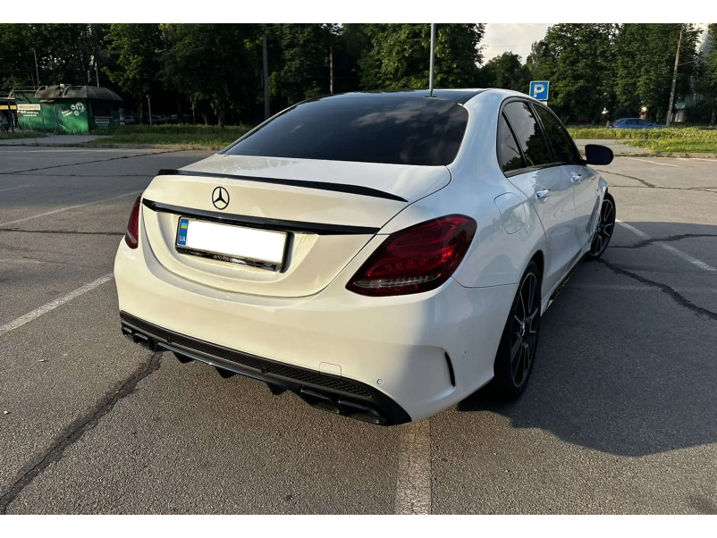 Спойлер Чорний глянець ( седан ) на Mercedes-Benz C-Class W205 2014-2018 року