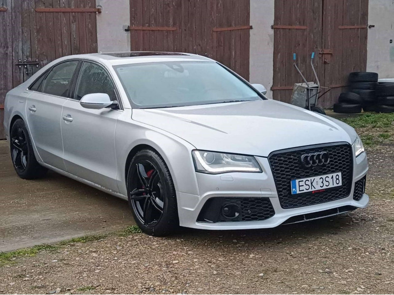 Передній бампер  ( в стилі RS ) V1 на Audi A8 D4 2010-2014 року