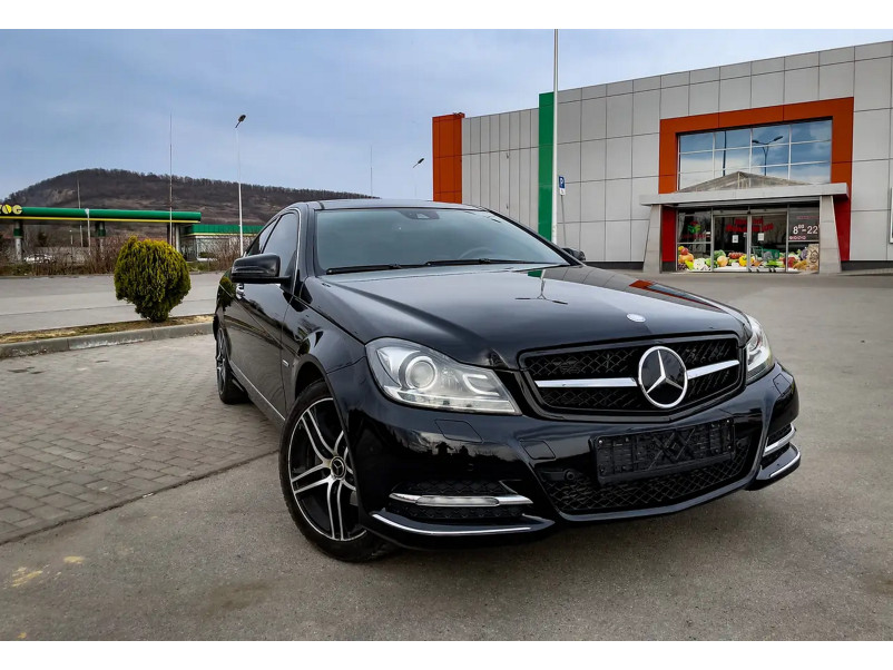 Решітка радіатора Black W/Moulding SL на Mercedes-Benz C-Class W204 2007-2014 року