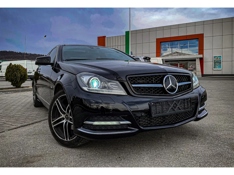 Решітка радіатора Black W/Moulding SL на Mercedes-Benz C-Class W204 2007-2014 року