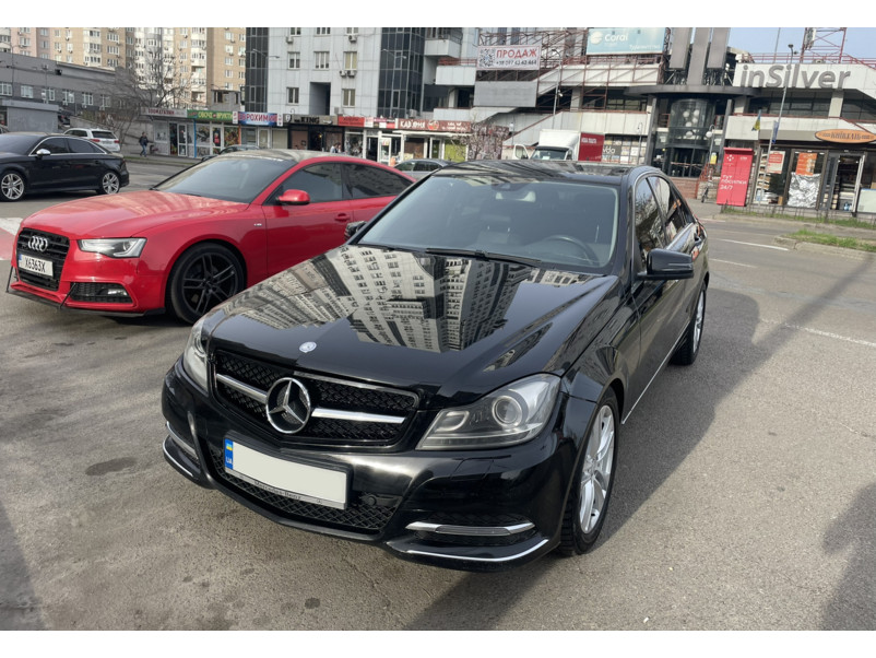 Решітка радіатора Black W/Moulding SL на Mercedes-Benz C-Class W204 2007-2014 року
