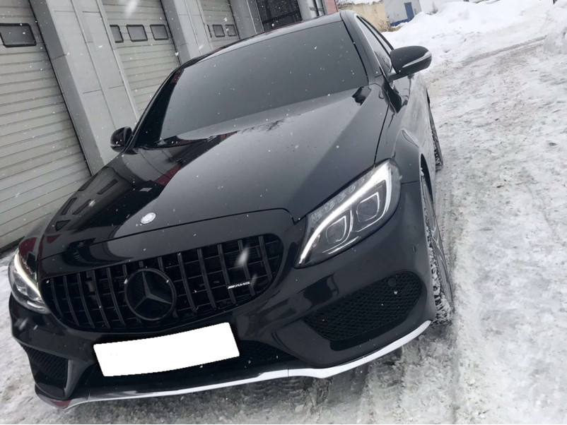 Решітка радіатора Full Black ( з місцем під камеру ) GT на Mercedes-Benz C-Class W205 2014-2018 року