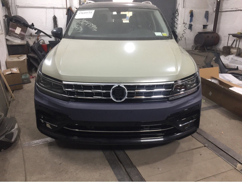 Передній бампер  ( стиль R-Line ) на Volkswagen Tiguan II 2015-2019 року