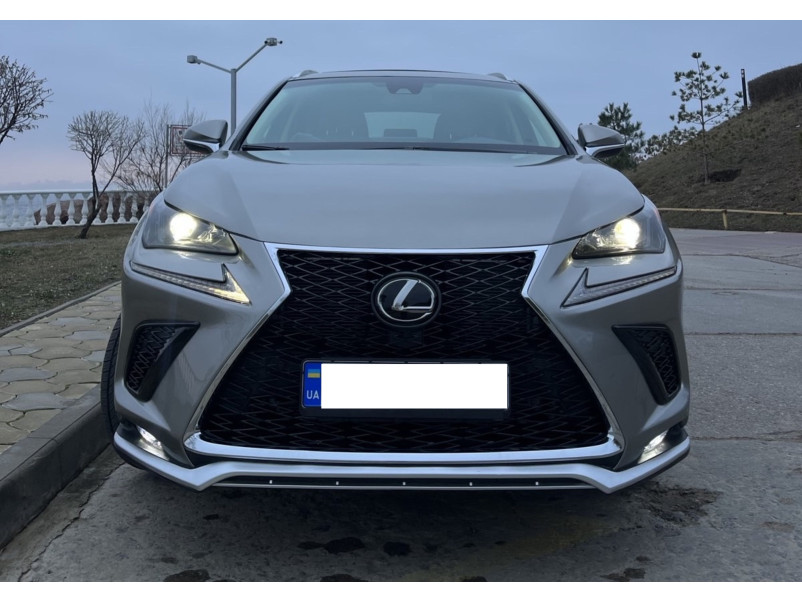 Передній бампер  ( стиль F-Sport ) на Lexus NX 2017-2021 року