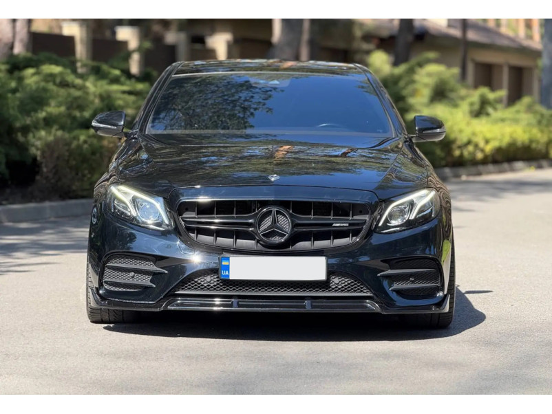 Решітка радіатора Full Black ( стиль AMG E63 S ) на Mercedes-Benz E-Class W213 2016-2020 року