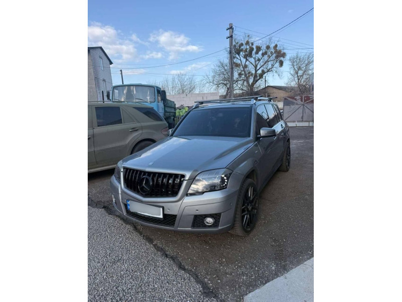 Решітка радіатора  ( GT Full Black ) на Mercedes-Benz GLK-Class X204 2008-2012 року