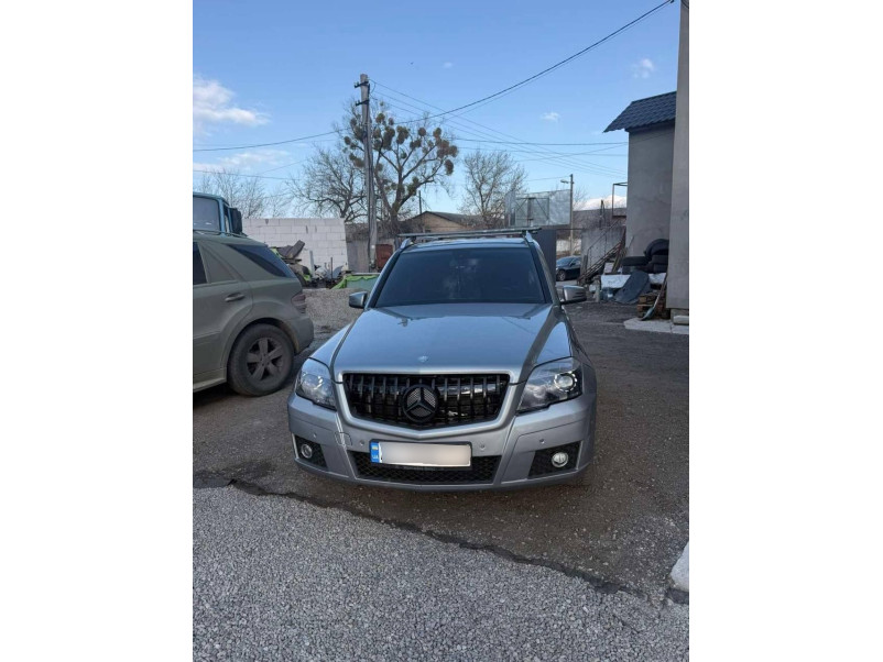 Решітка радіатора  ( GT Full Black ) на Mercedes-Benz GLK-Class X204 2008-2012 року