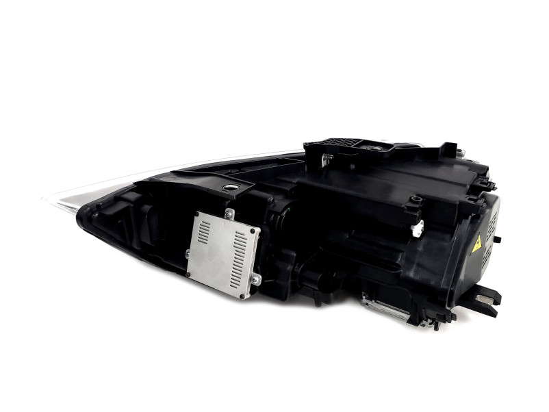 Передні фари  ( Bi-Xenon No Adaptive ) комплектні на Audi Q3 8U 2011-2014 року