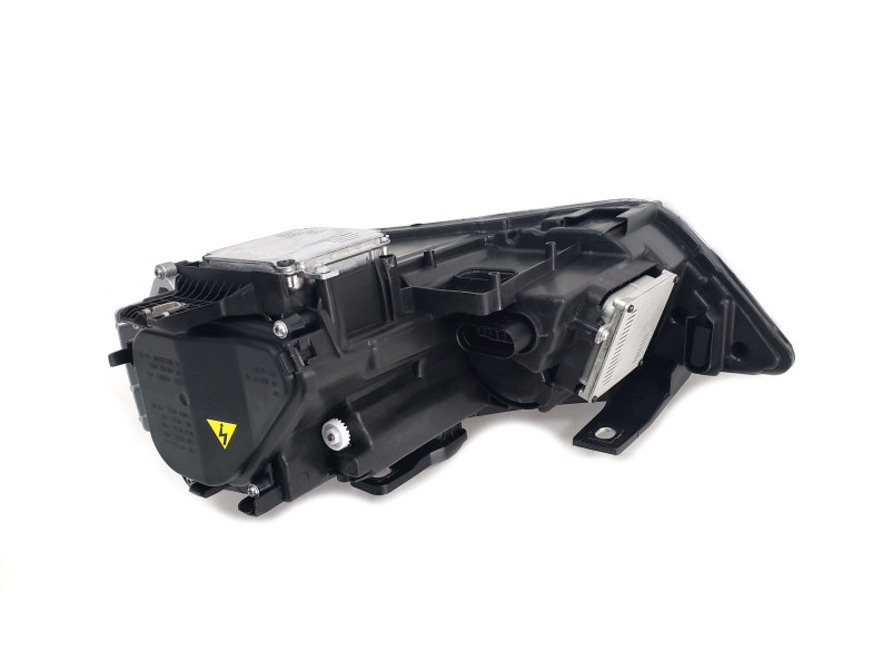 Передні фари  ( Bi-Xenon No Adaptive ) комплектні на Audi Q3 8U 2011-2014 року