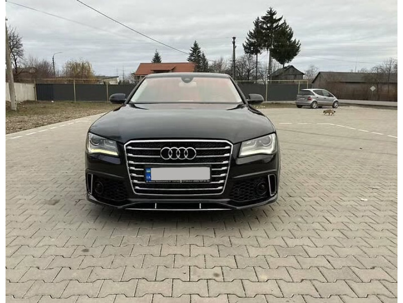 Передній бампер  ( з решіткою в стилі W12 V1 ) на Audi A8 D4 2010-2014 року