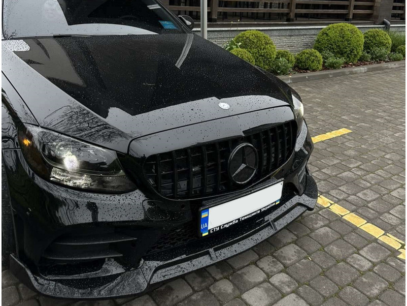 Губа ( переднього бампера ) Чорний глянець ( стиль Brabus ) на Mercedes-Benz C-Class W205 2018-2021 року