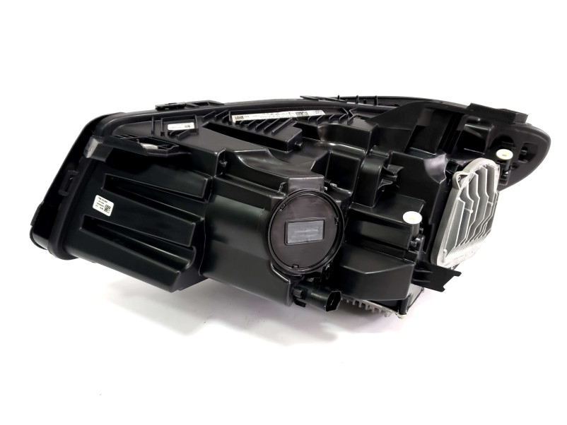 Передні фари  Full Led ( оригінал комплектні ) на Mercedes-Benz CLA-Class C117 2017-2019 року