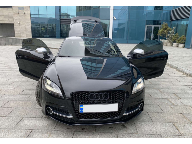 Решітка радіатора Full Black ( в стилі TTRS ) на Audi TT 8J 2010-2014 року