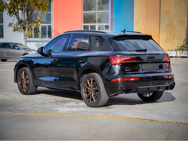 Дифузор ( заднього бампера )  ( стиль RS ) на Audi Q5 80A 2016-2020 року