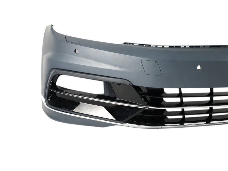 Передній бампер  ( стиль R-Line ) на Volkswagen Passat B8 2014-2019 року