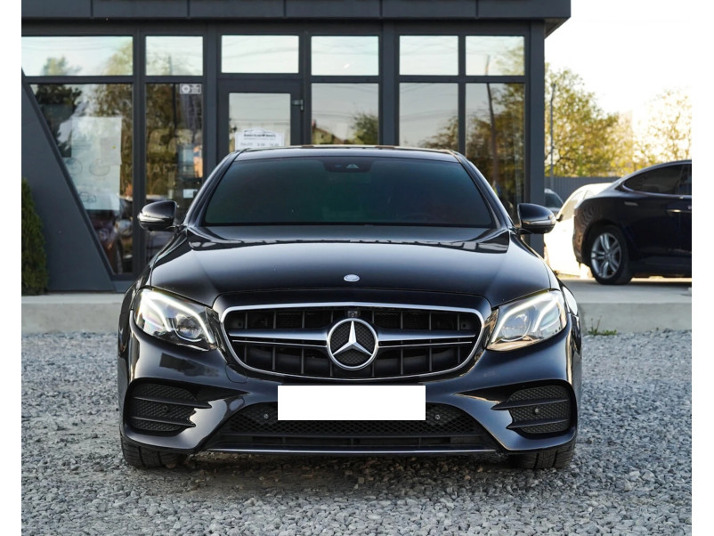 Решітка радіатора Silver Black ( стиль AMG E63 S ) на Mercedes-Benz E-Class W213 2016-2020 року