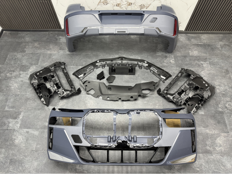 Комплект обвісів  ( M-Paket ) на BMW 7 Series G70 / G71 2022-2026 року