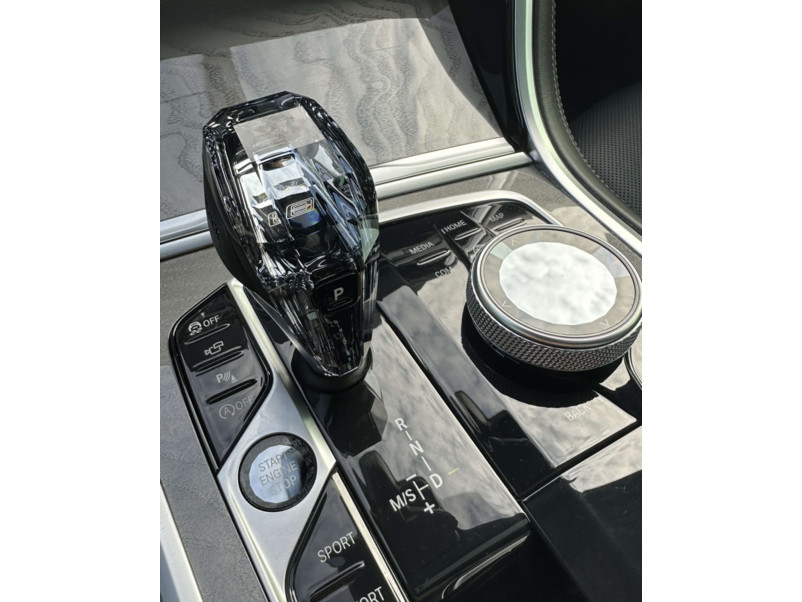 Кришталевий селектор КПП  ( з логотипом 8 ) на BMW 8 Series G14 / G15 / G16 2018-2023 року