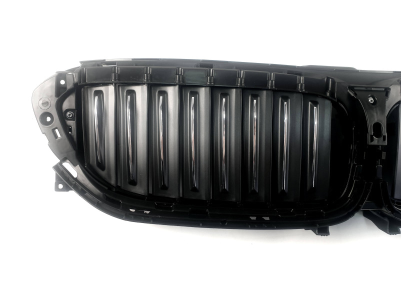 Повітряна заслонка ( жалюзі )  з моторчиком на BMW 5 Series G30 / G31 2017-2020 року