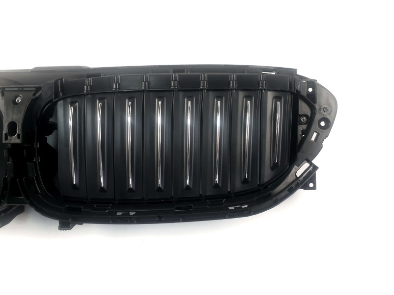 Повітряна заслонка ( жалюзі )  з моторчиком на BMW 5 Series G30 / G31 2017-2020 року
