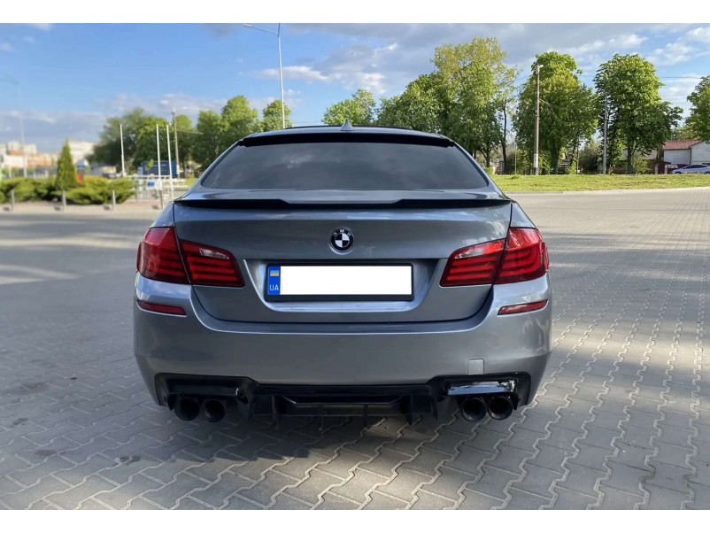 Дифузор ( заднього бампера ) Чорний глянець ( стиль M5 Competition ) на BMW 5 Series F10 / F11 2010-2017 року