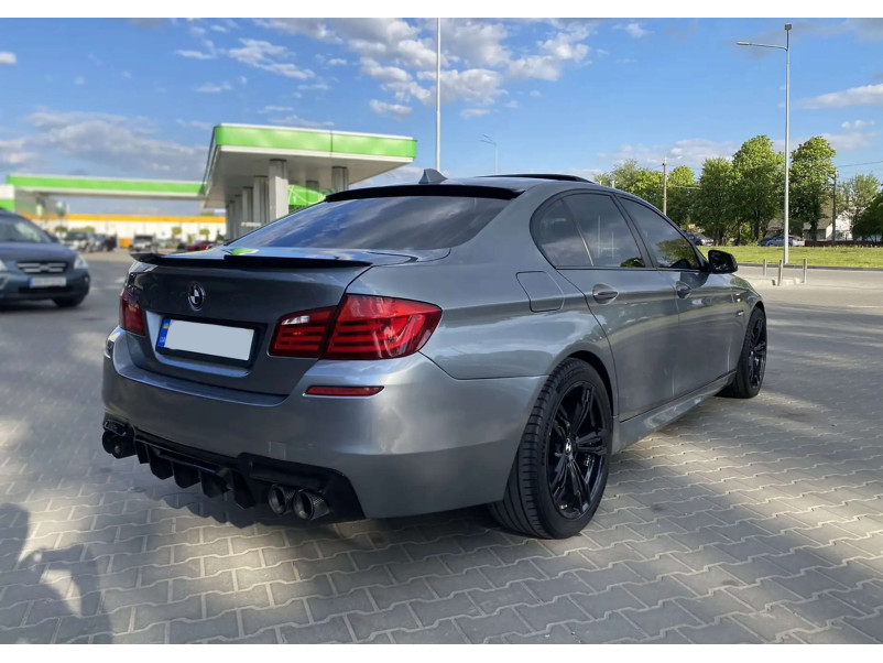 Дифузор ( заднього бампера ) Чорний глянець ( стиль M5 Competition ) на BMW 5 Series F10 / F11 2010-2017 року