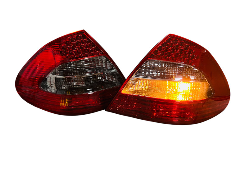 Задні ліхтарі  ( Avantgarde ) Стопи на Mercedes-Benz E-Class W211 2007-2009 року