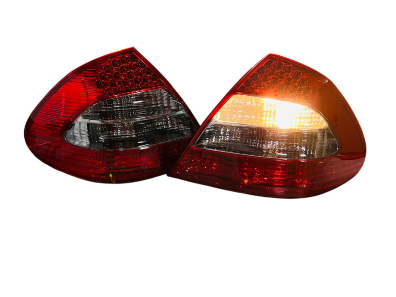 Задні ліхтарі  ( Avantgarde ) Стопи на Mercedes-Benz E-Class W211 2007-2009 року