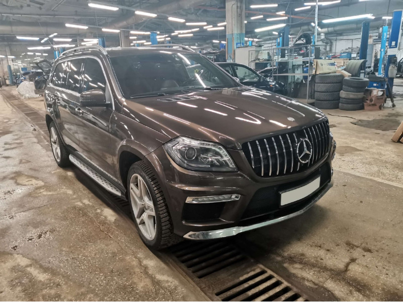 Решітка радіатора Chrome Black GT на Mercedes-Benz GL-Class X166 2012-2015 року