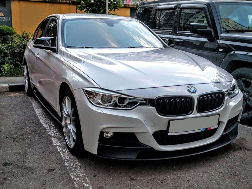 Губа ( переднього бампера ) Чорний глянець ( під M-Paket ) на BMW 3 Series F30 / F31 2011-2018 року