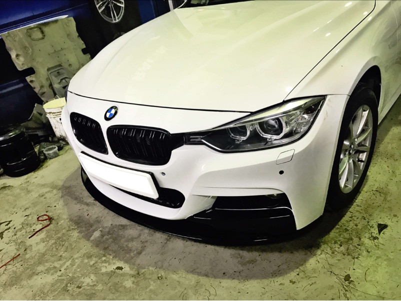 Губа ( переднього бампера ) Чорний глянець ( під M-Paket ) на BMW 3 Series F30 / F31 2011-2018 року