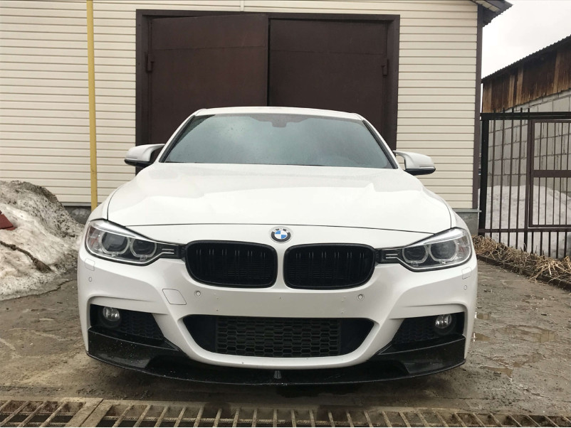 Губа ( переднього бампера ) Чорний глянець ( під M-Paket ) на BMW 3 Series F30 / F31 2011-2018 року
