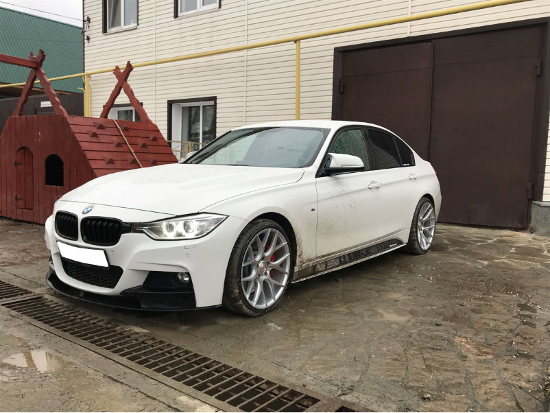 Губа ( переднього бампера ) Чорний глянець ( під M-Paket ) на BMW 3 Series F30 / F31 2011-2018 року