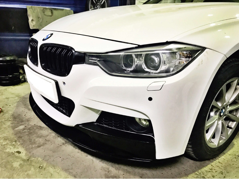 Губа ( переднього бампера ) Чорний глянець ( під M-Paket ) на BMW 3 Series F30 / F31 2011-2018 року