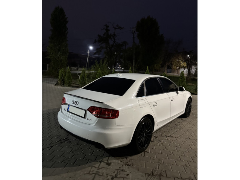 Спойлер Чорний глянець V1 на Audi A4 B8 2007-2011 року